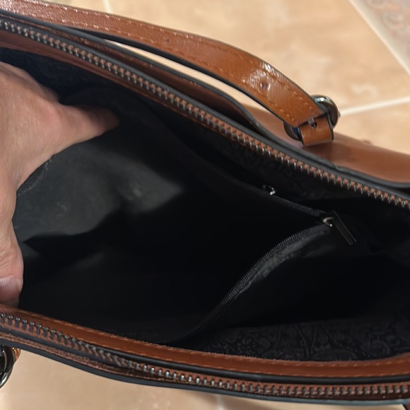 NWT Vegan Leather Shoulder Bag - Picture 4 of 12